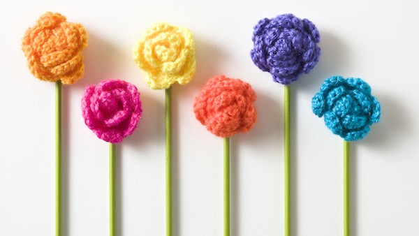 Make a crochet flower bouquet
