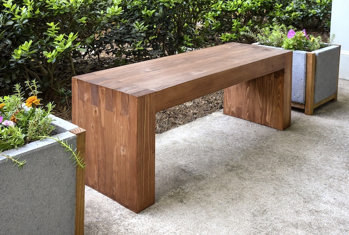 Williams Sonoma inspired DIY outdoor bench - diycandy.com