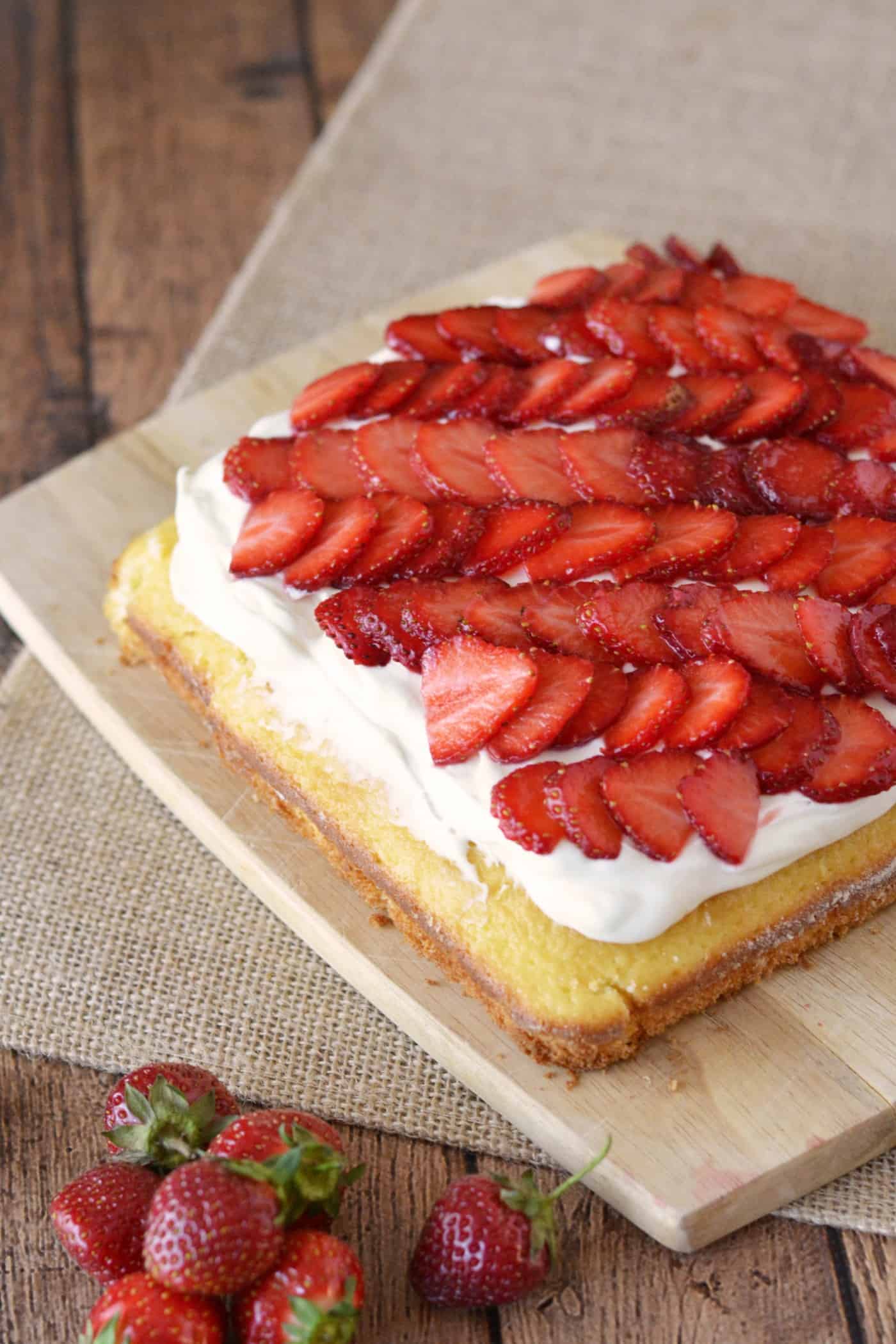 Quick and Easy Strawberry Cake Recipe - diycandy.com