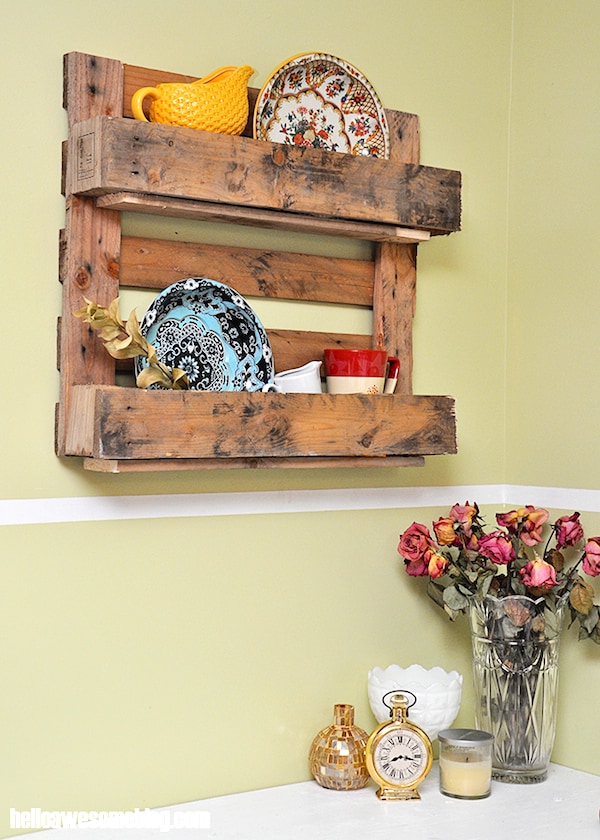 Decorative DIY Pallet Shelf for Your Rustic Home