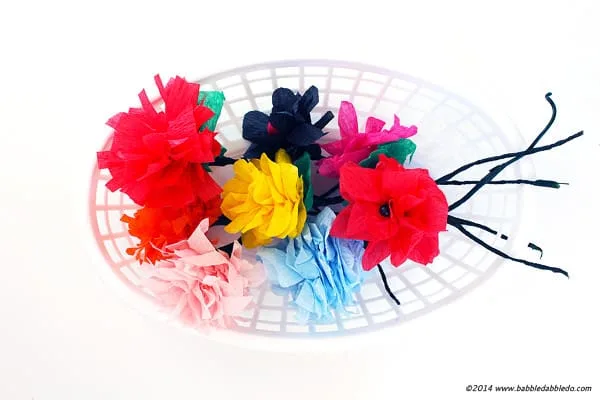 how to make flowers out of streamers
