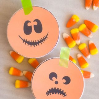 Make these adorable Trick or Treat tins to use as Halloween favors for a party, carnival, or as a surprise for neighbor trick or treaters!