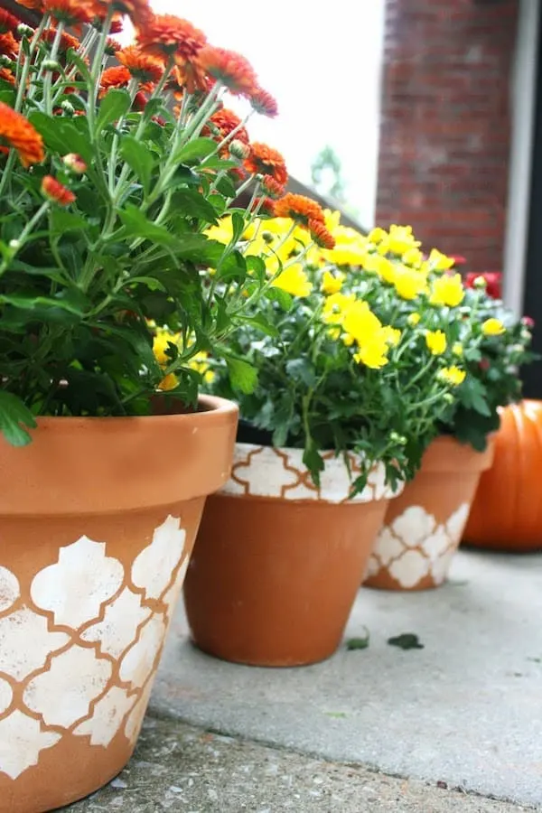 Gorgeous clay pots stenciled for fall