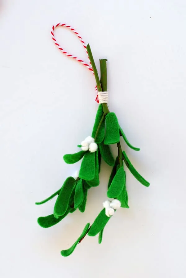 DIY felt mistletoe for Christmas