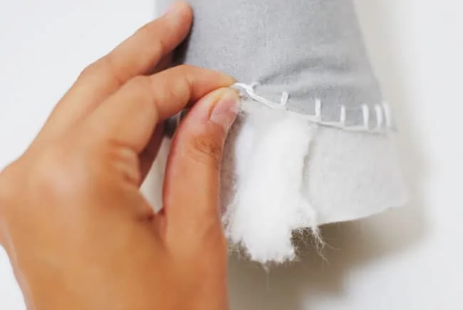 Tucking cotton into felt hat