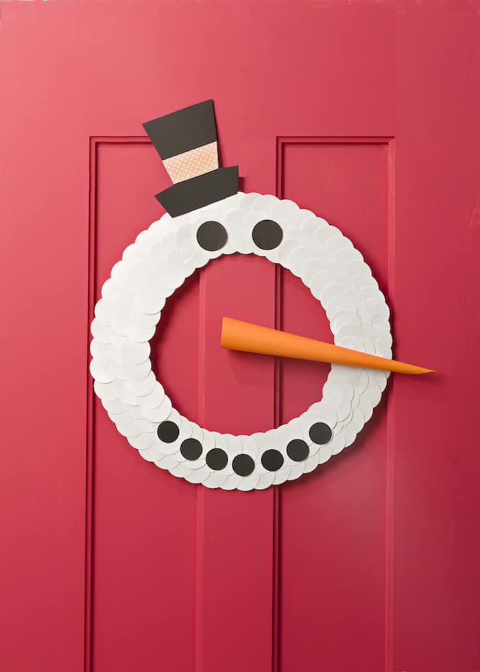 How to Make a Snowman Wreath in a Few Easy Steps