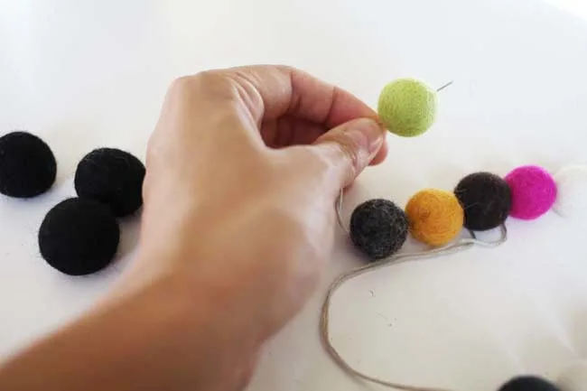 how to make felt balls from felt scraps