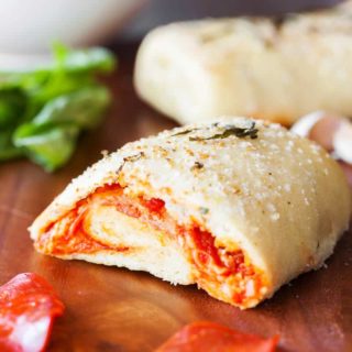 It can be expensive to fill a calzone craving on a regular basis. Get inspired by this calzone recipe with no yeast dough - it's so simple and yummy!