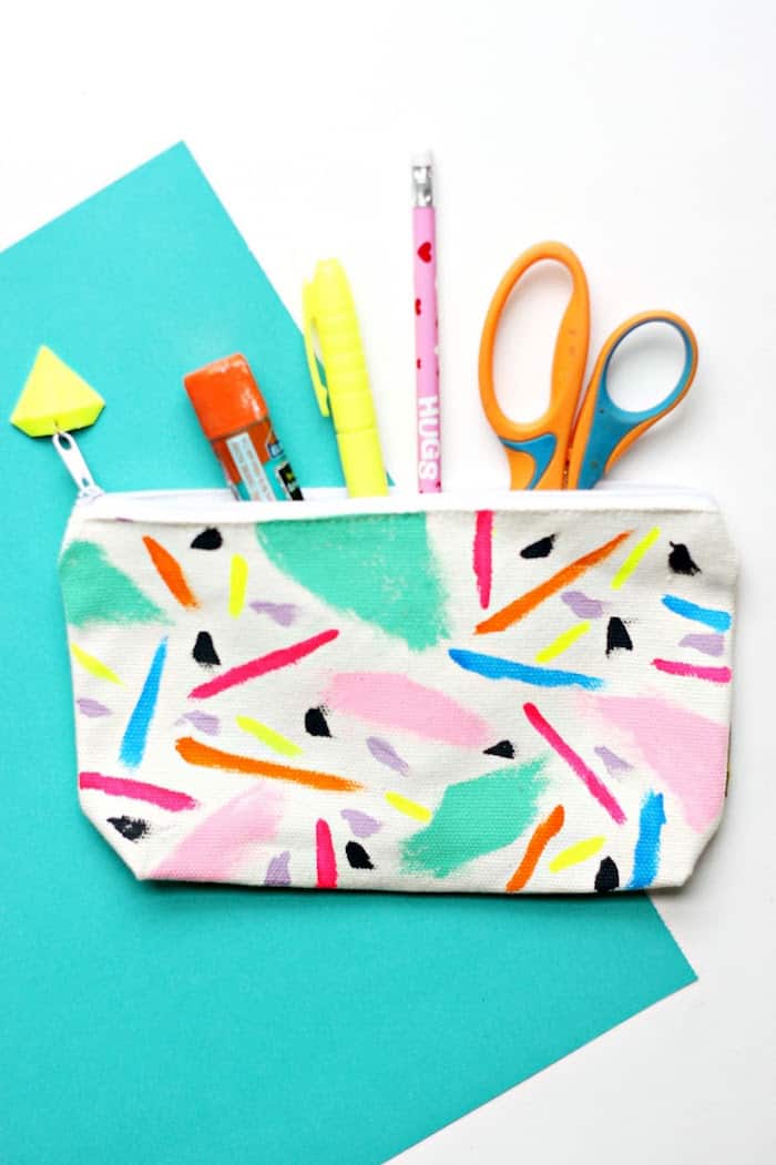 You don't need painting skills to create these beautiful abstract zipper pouches - with a custom DIY gem charm that you can make!