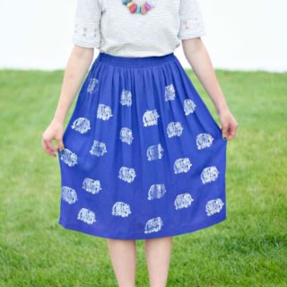 Follow this simple DIY stamped skirt tutorial to give new life to some of your old clothes! It's so easy and you'll have a new look in minutes.