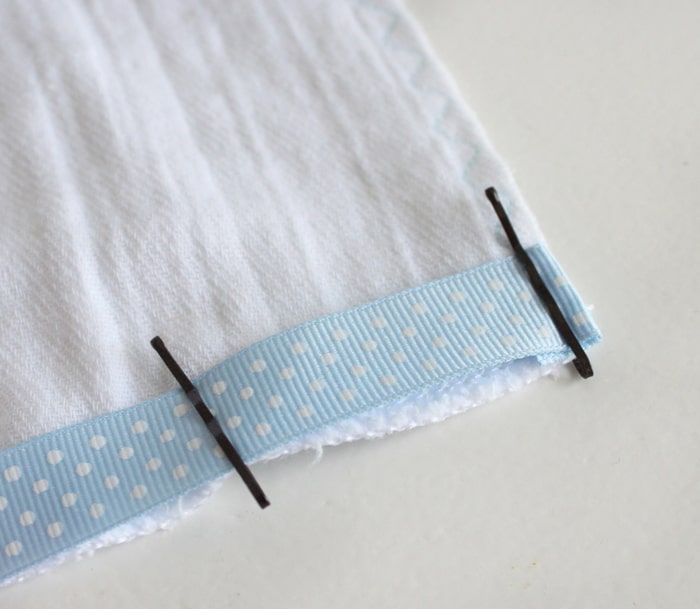 Use cloth diapers to make baby burp cloths that are a perfect gift for a new mom. This is such an easy DIY - and can be customized for boy or girl.