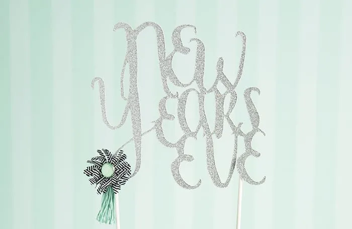 DIY New Year's Eve cake topper
