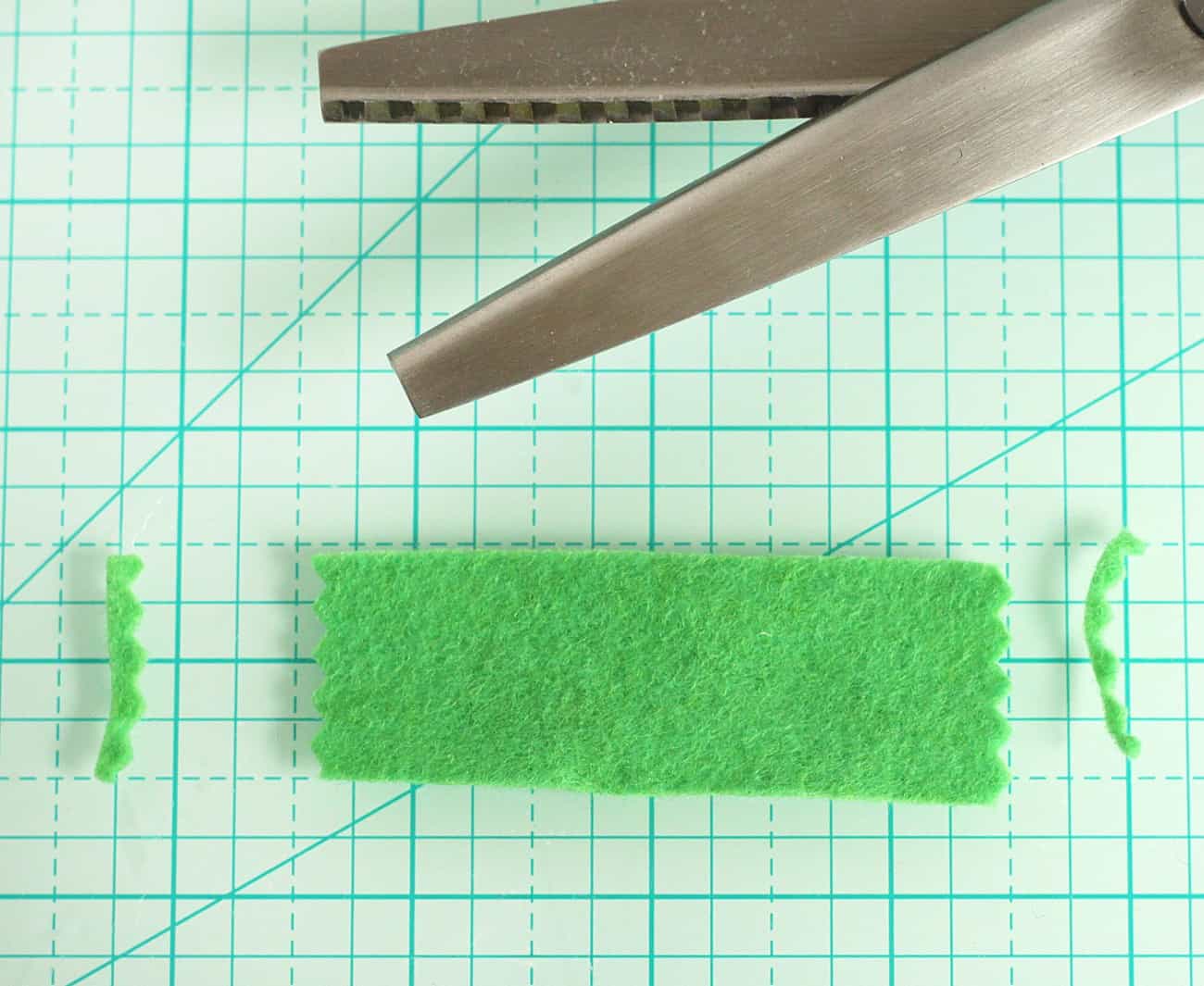 Felt rectangle with both ends cut using pinking shears