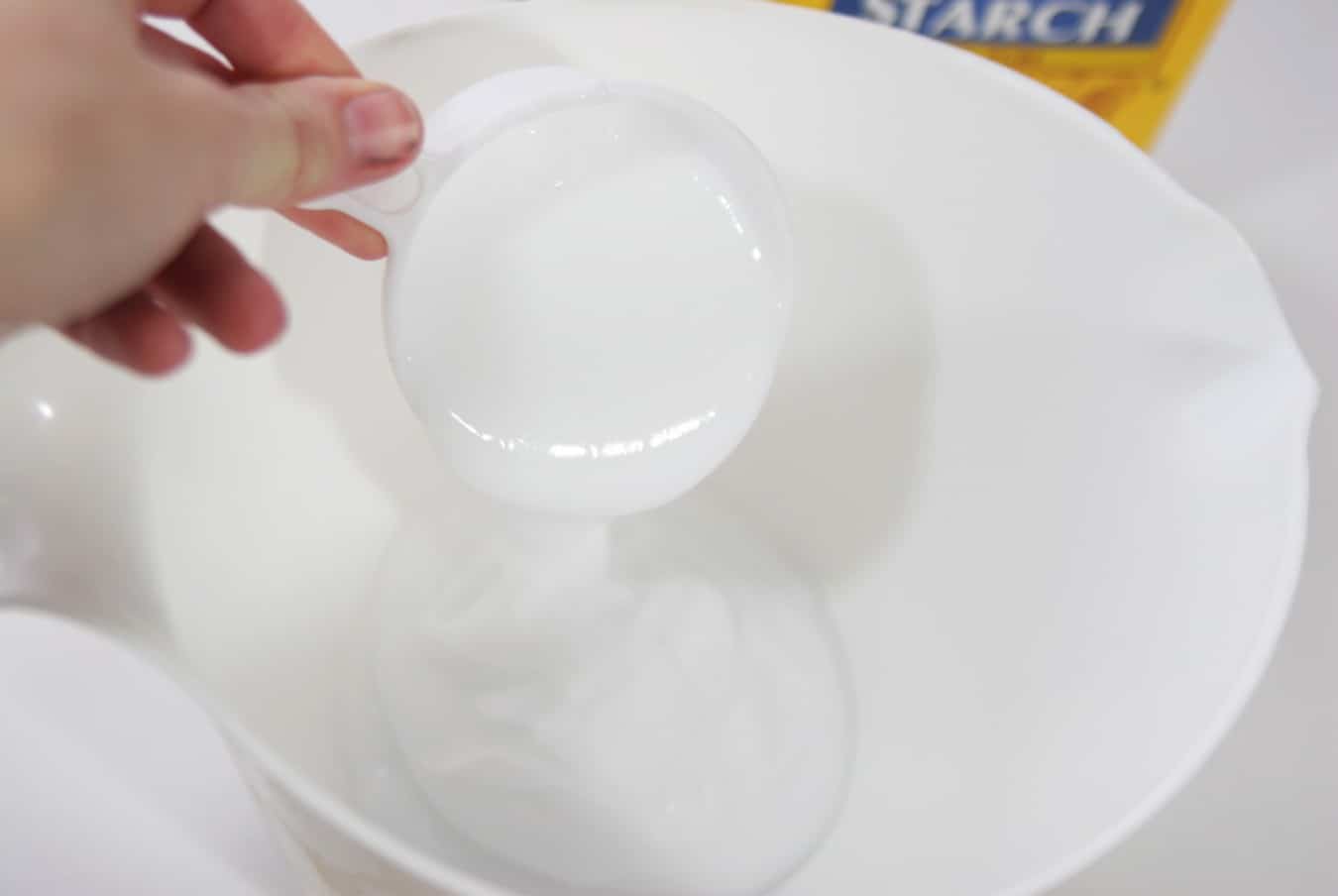 Mix the conditioner and corn starch together in a bowl