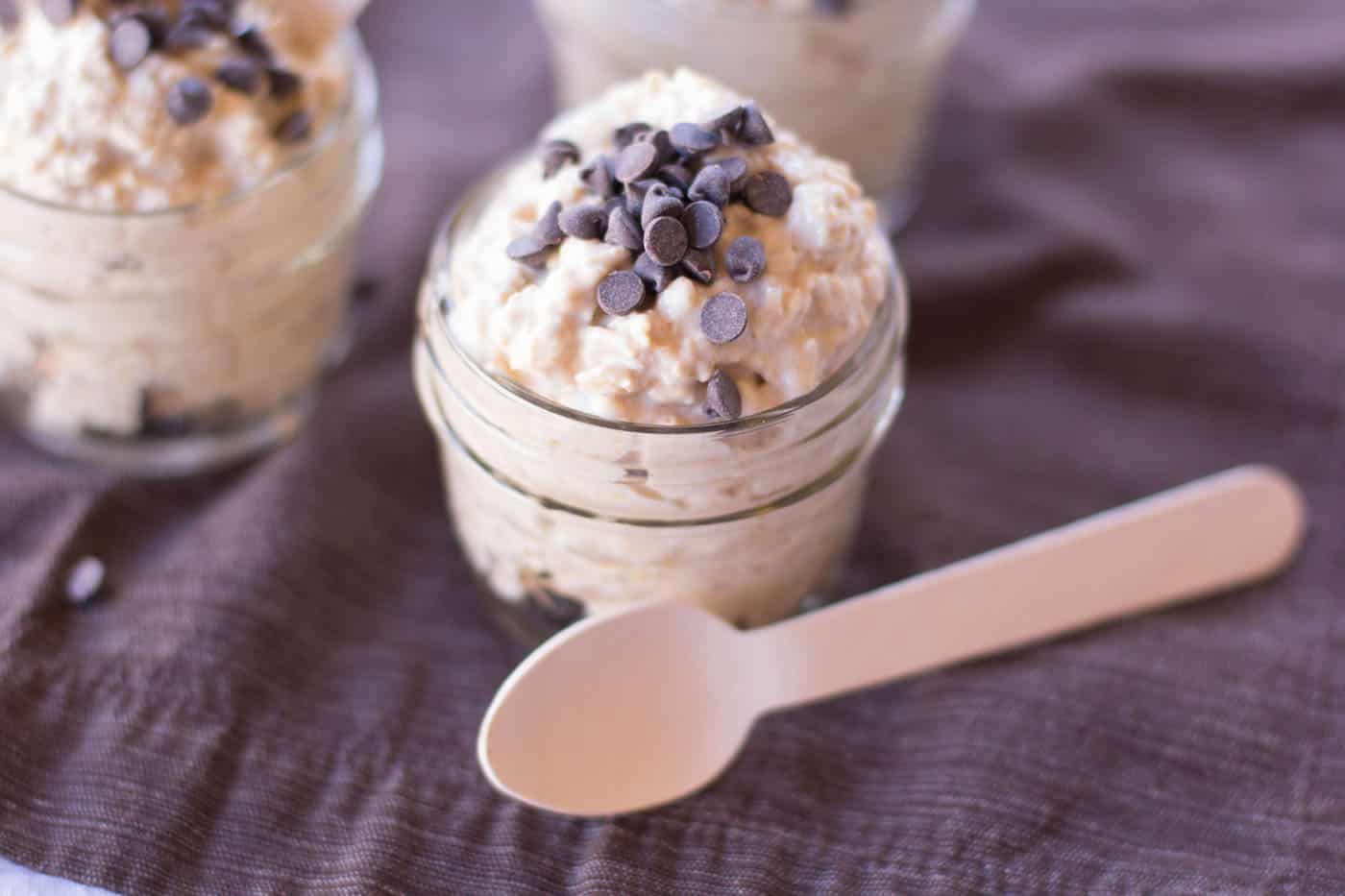 Healthy overnight oatmeal recipe - peanut butter with chocolate chips