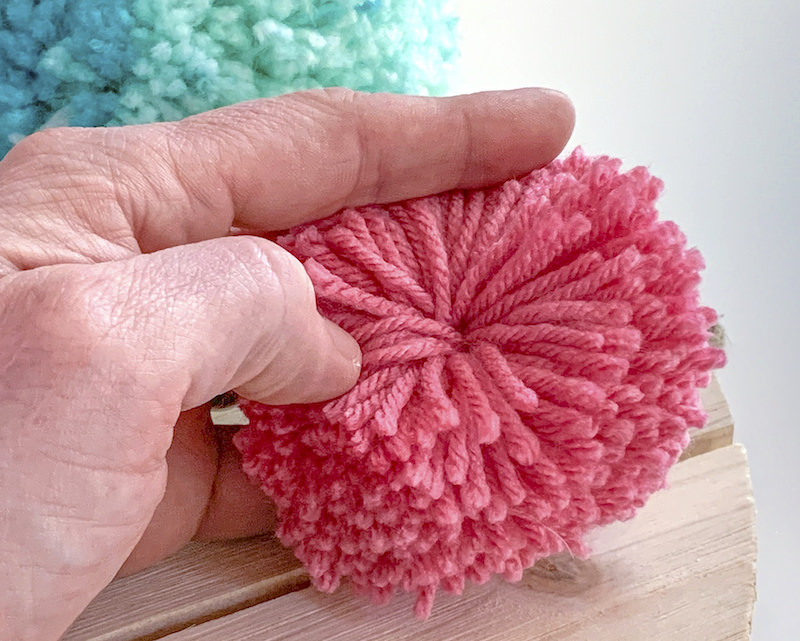 Spreading yarn to apply glue