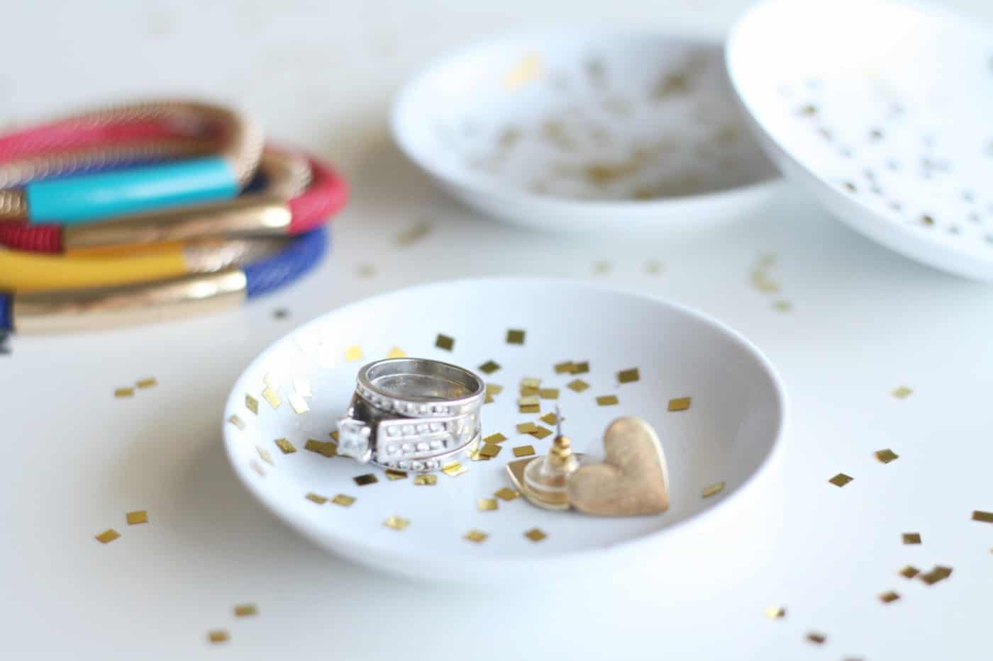 Make a Glitter Ring Dish in Three Easy Steps!