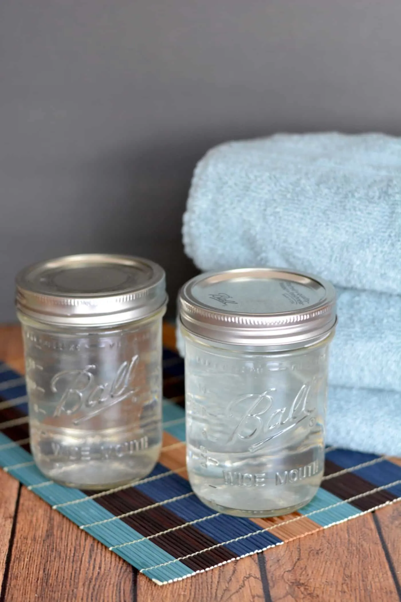 diy liquid laundry detergent in mason jars