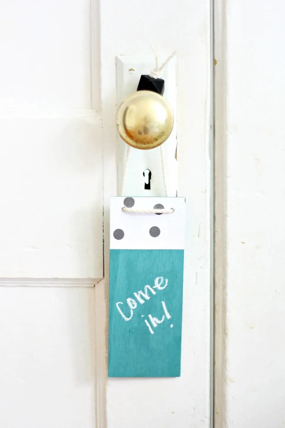 decorative over the door hangers on Diy Door Hangers With A Writable Chalkboard Surface Diy Candy