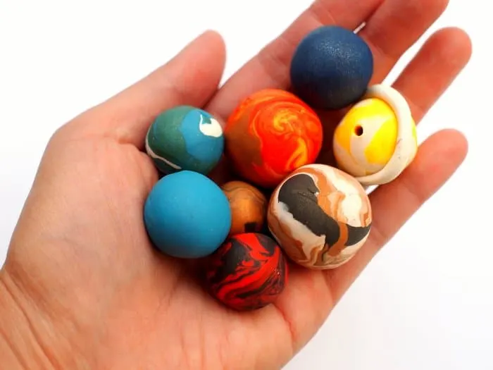 Are you looking for a kids jewelry project that’s out-of-this-world fun? This strand of planets is made with clay - it's really easy to do!