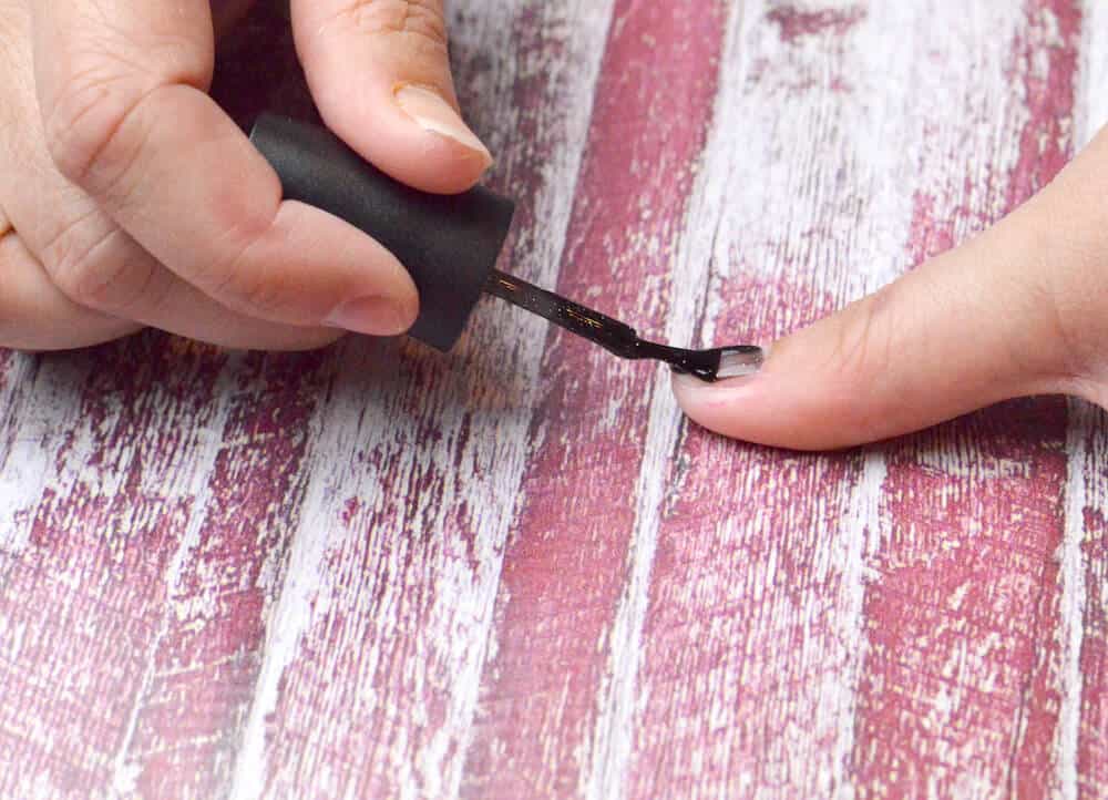 Painting a nail with black nail polish