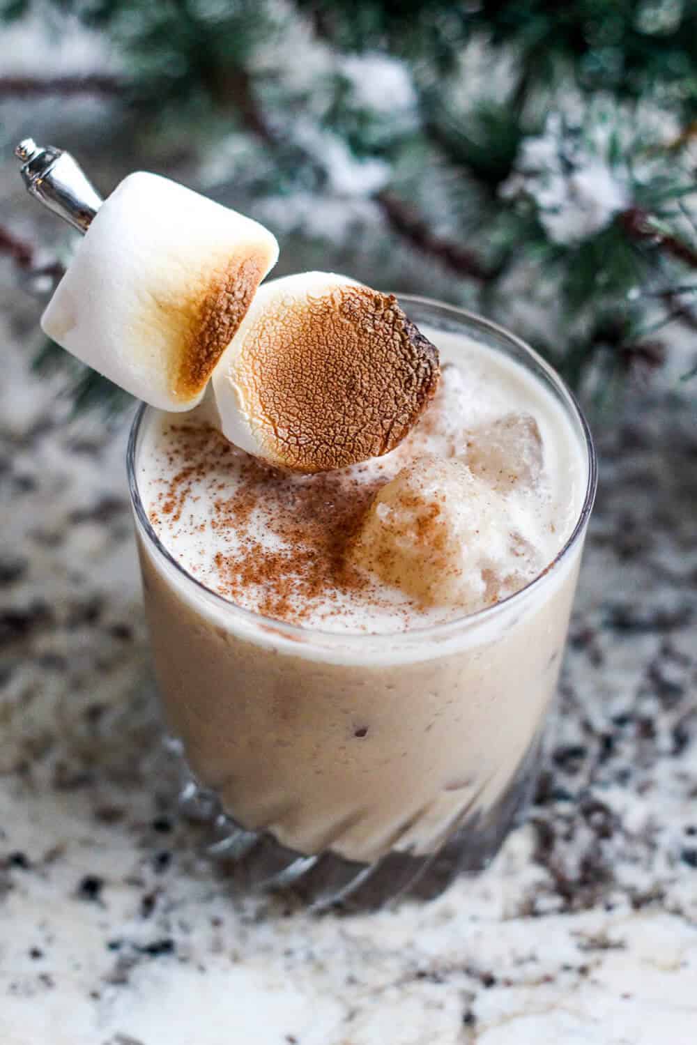 hot chocolate with alcohol and marshmallows