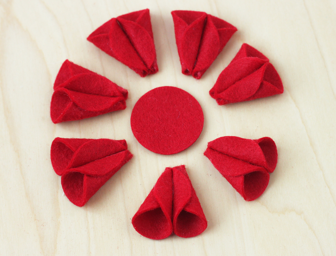 poinsettia-felt-christmas-ornament-diy-candy