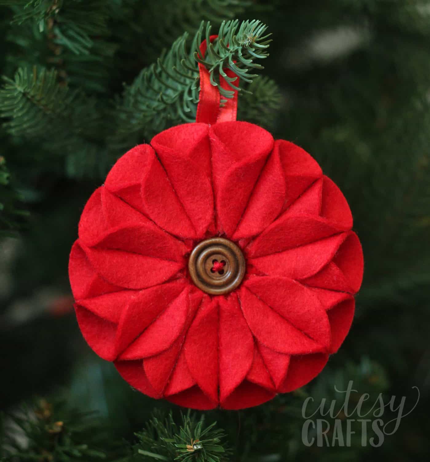 This felt Christmas ornament inspired by poinsettias was a lot of fun to make, and it was really easy too! No sewing required.