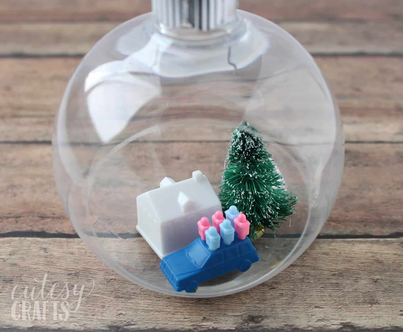 Do you love making your own DIY Christmas tree ornaments? This fun "Game of Life" version is based on the popular game from your childhood!