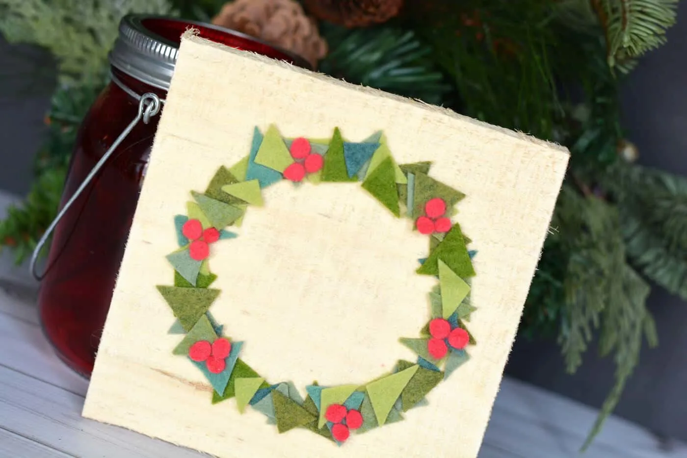 DIY felt Christmas wreath craft