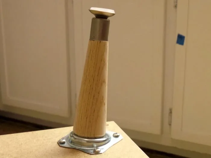 DIY side table - screw on the table leg