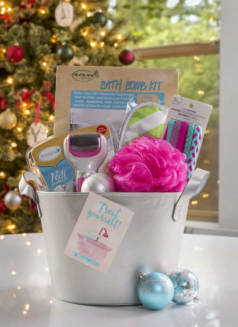 DIY spa gift basket with a free tag