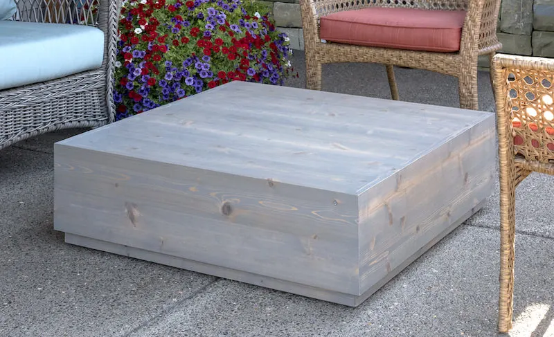 Diy Outdoor Table For A Charming, Diy Outdoor Storage Coffee Table