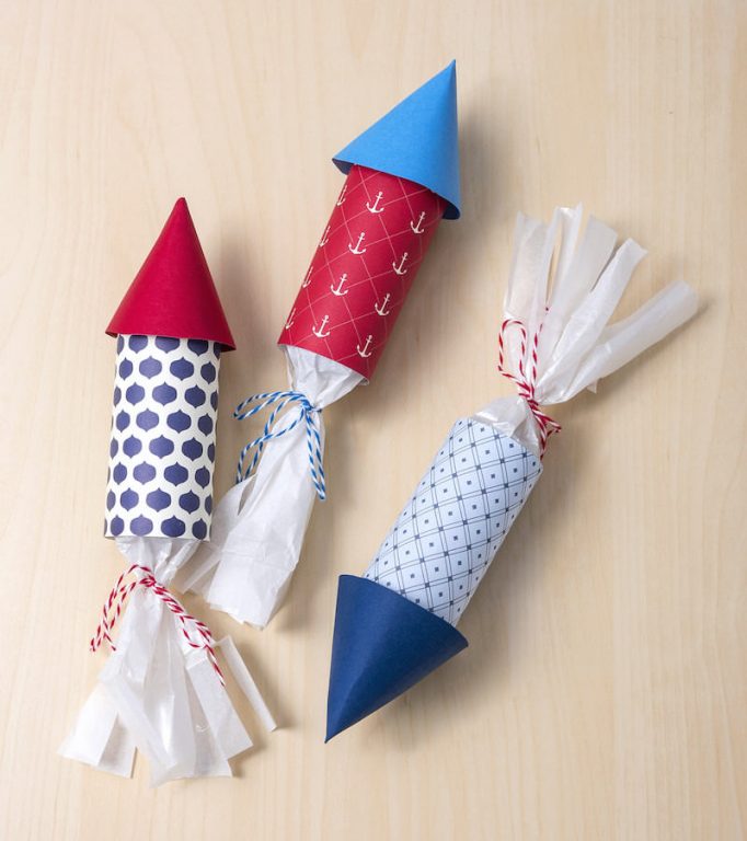 4th of July Party Favors Shaped Like Rockets - DIY Candy