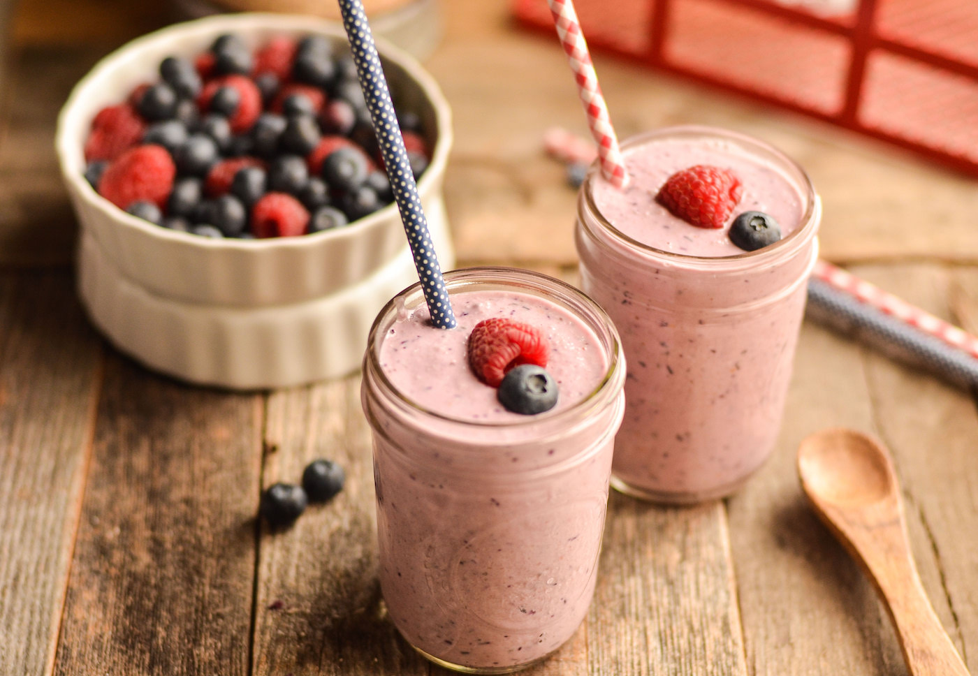 berry oatmeal smoothie