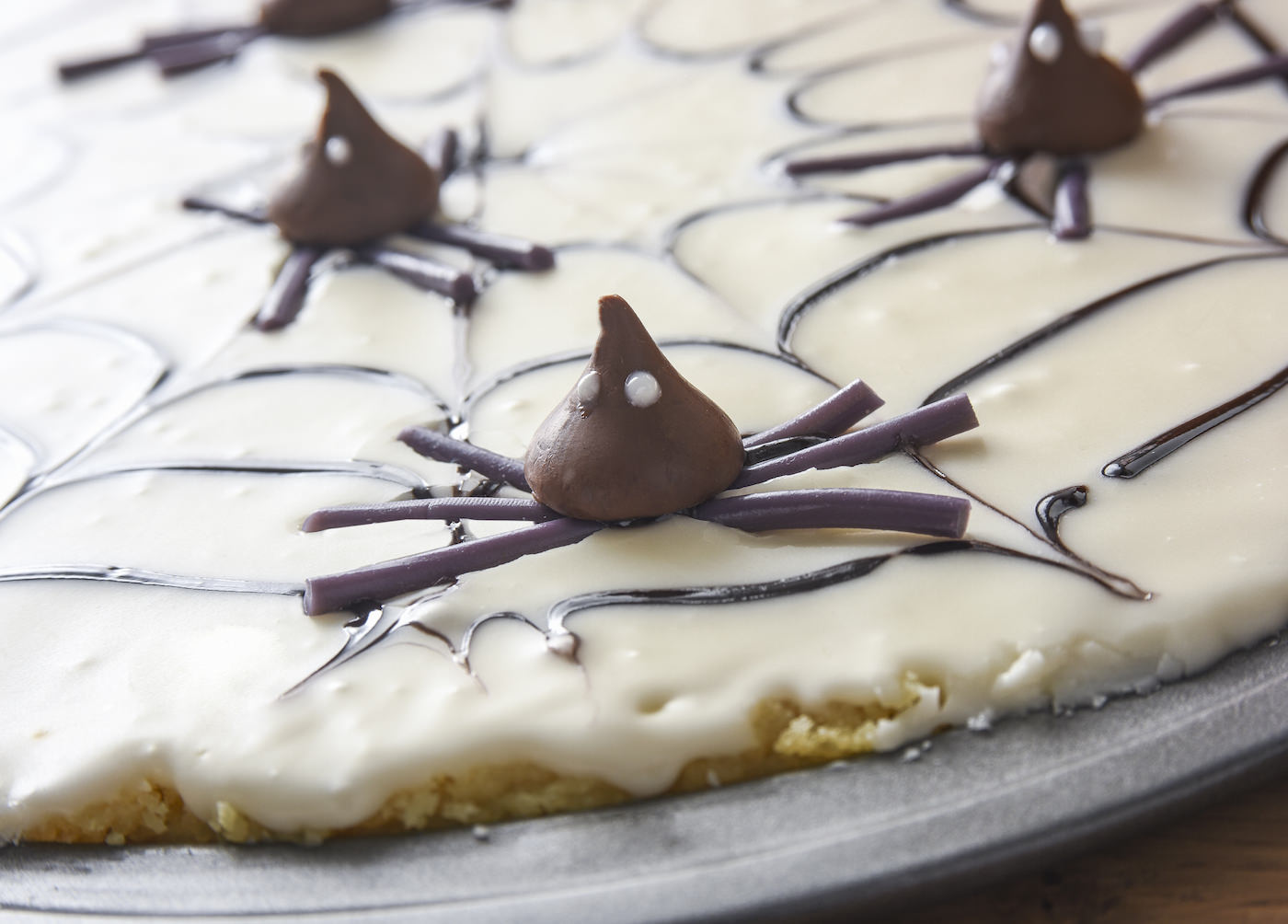Halloween dessert pizza with chocolate spiders