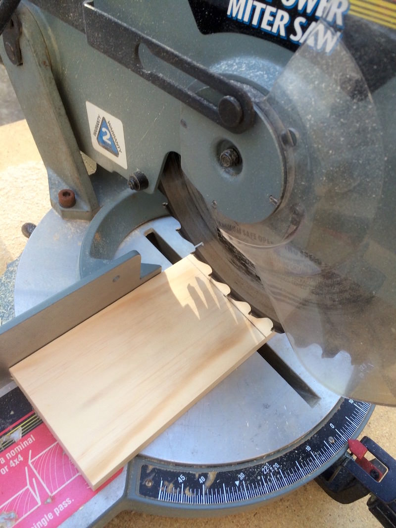 Cutting out boxes with a circular saw