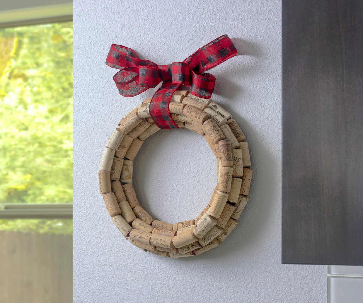 Make a cork wreath