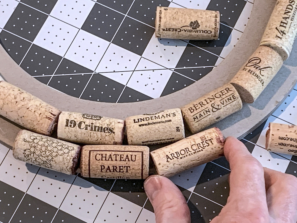 Placing a second row of wine corks around the ring