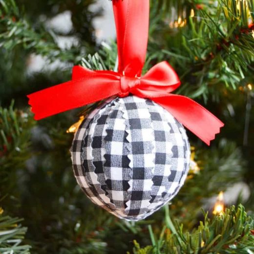 DIY Christmas Ornaments to Make that Are Fun &amp; Festive! - DIY Candy