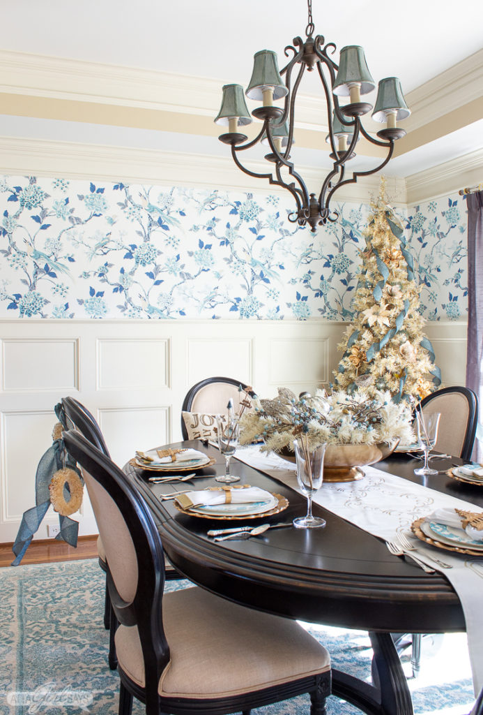 featured-christmas-tablescape-dining-room