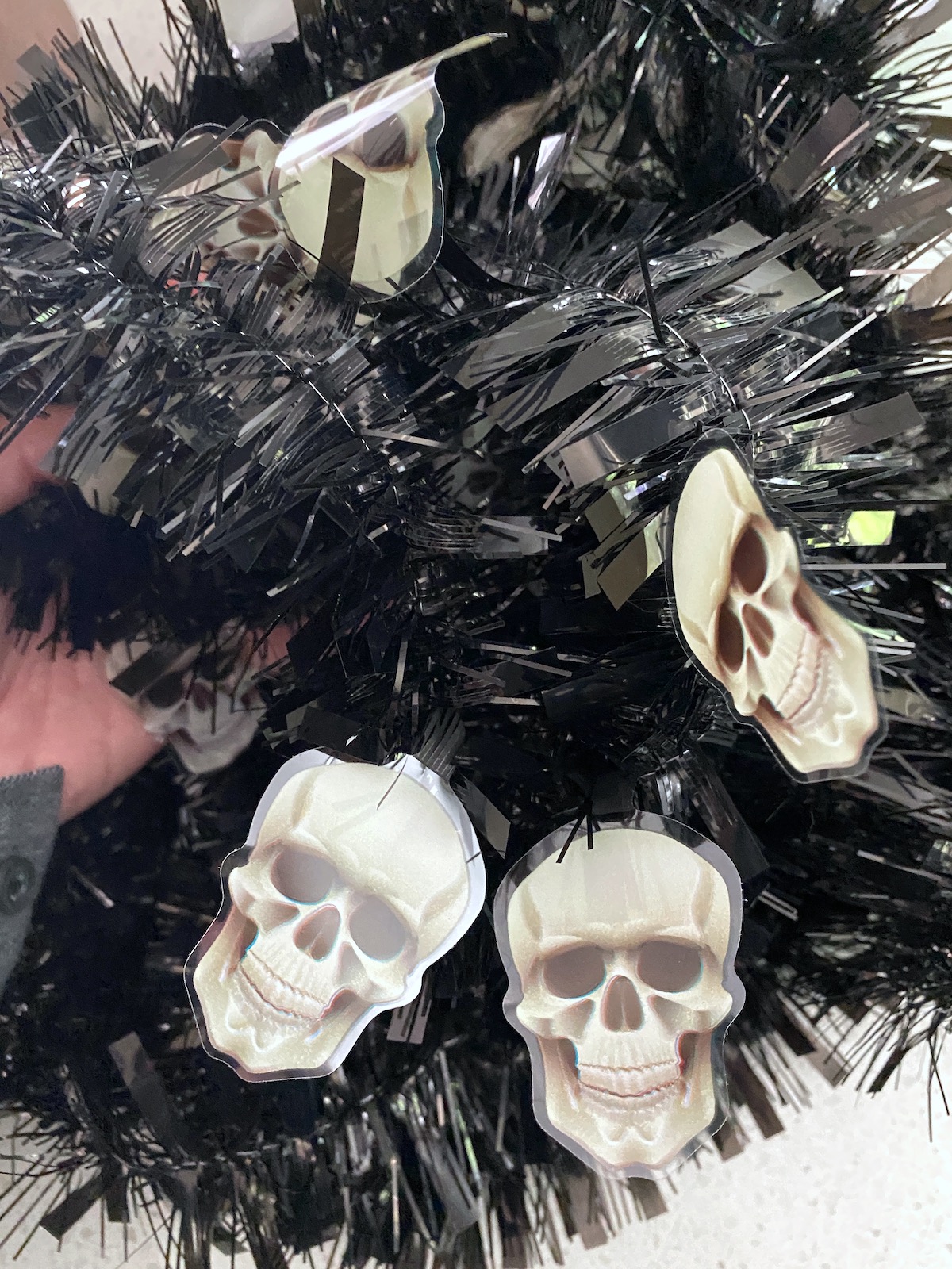 Black garland with plastic skulls