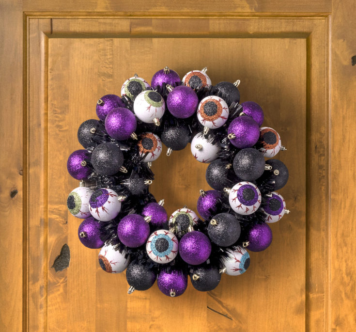 DIY Halloween ornament wreath