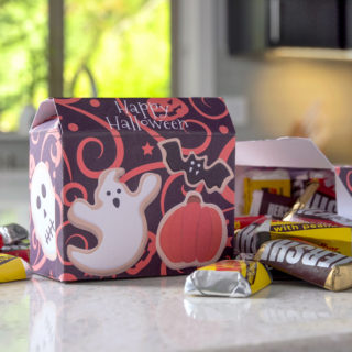 Happy Halloween favor box with mini candy bars