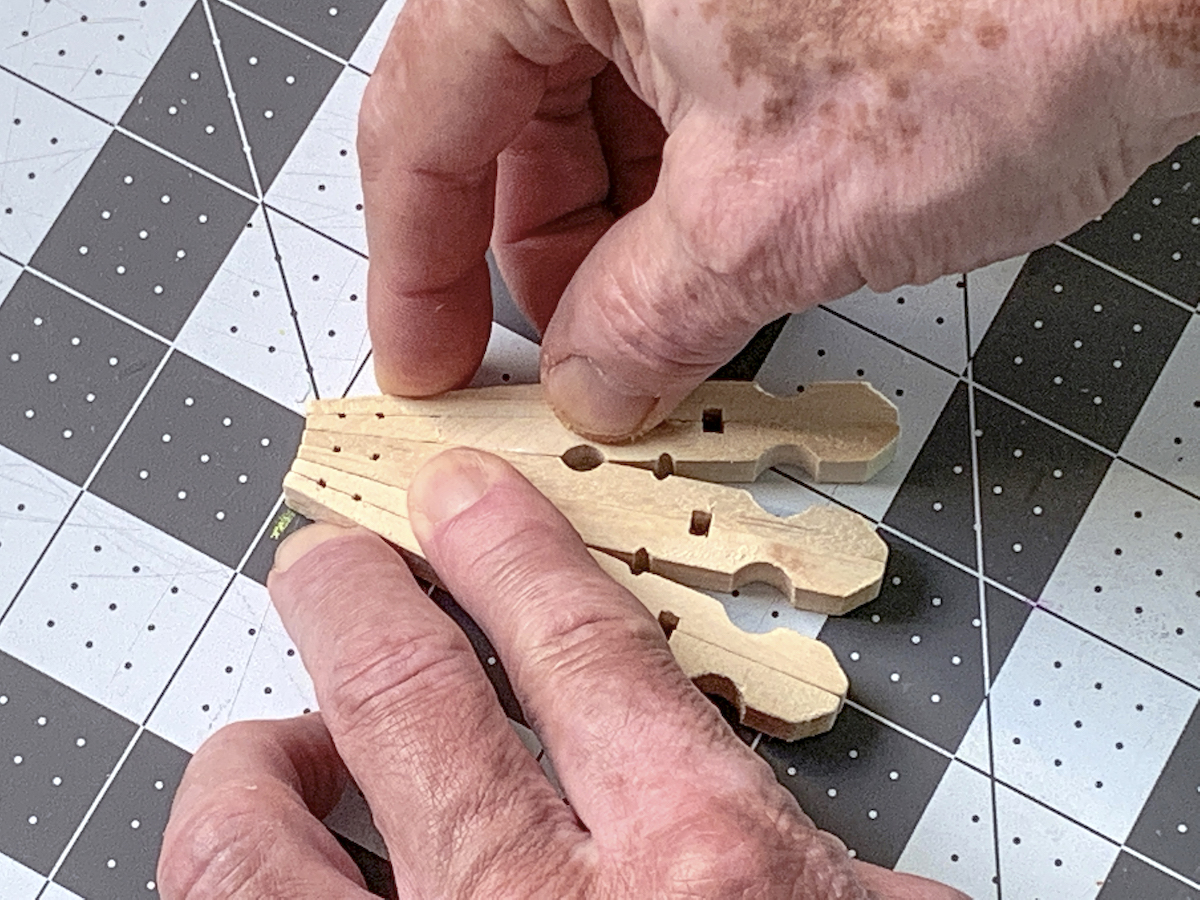 Holding clothespins together to dry