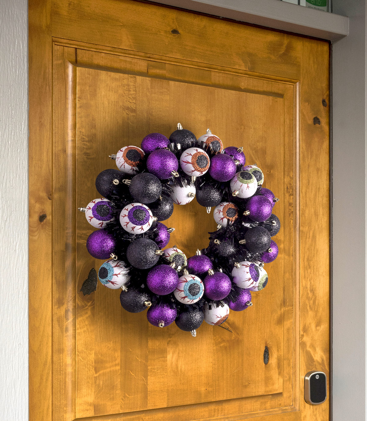 Make a Halloween ornament wreath