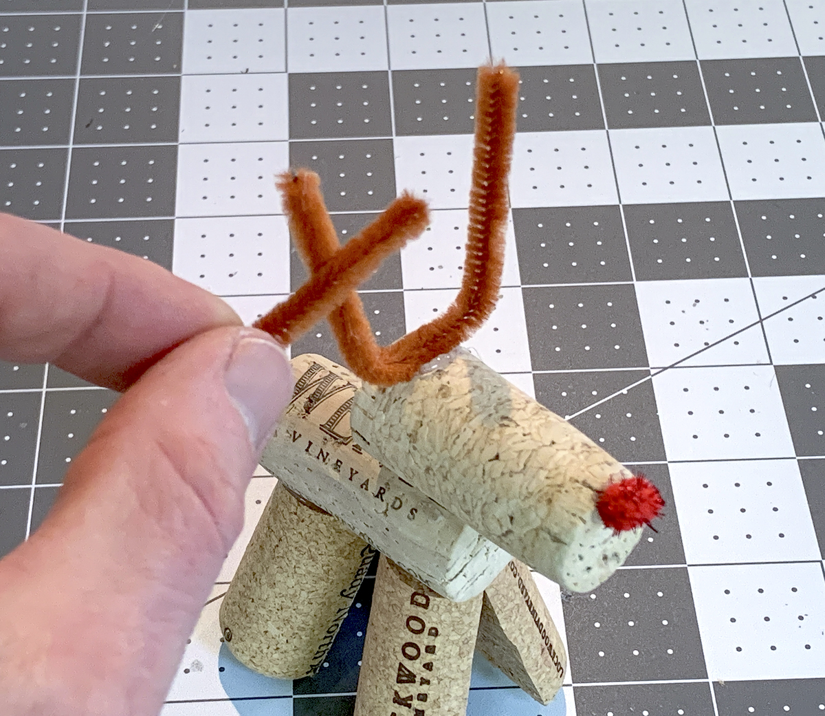 Adding more pipe cleaner antlers