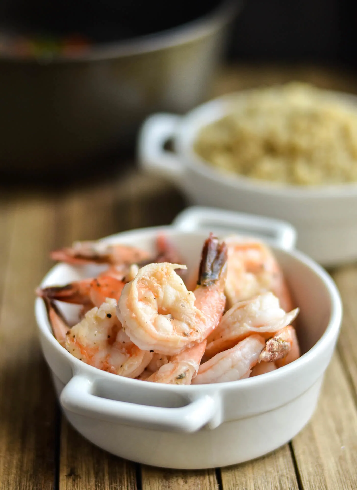 Uncooked, cleaned shrimp in a ceramic bowl