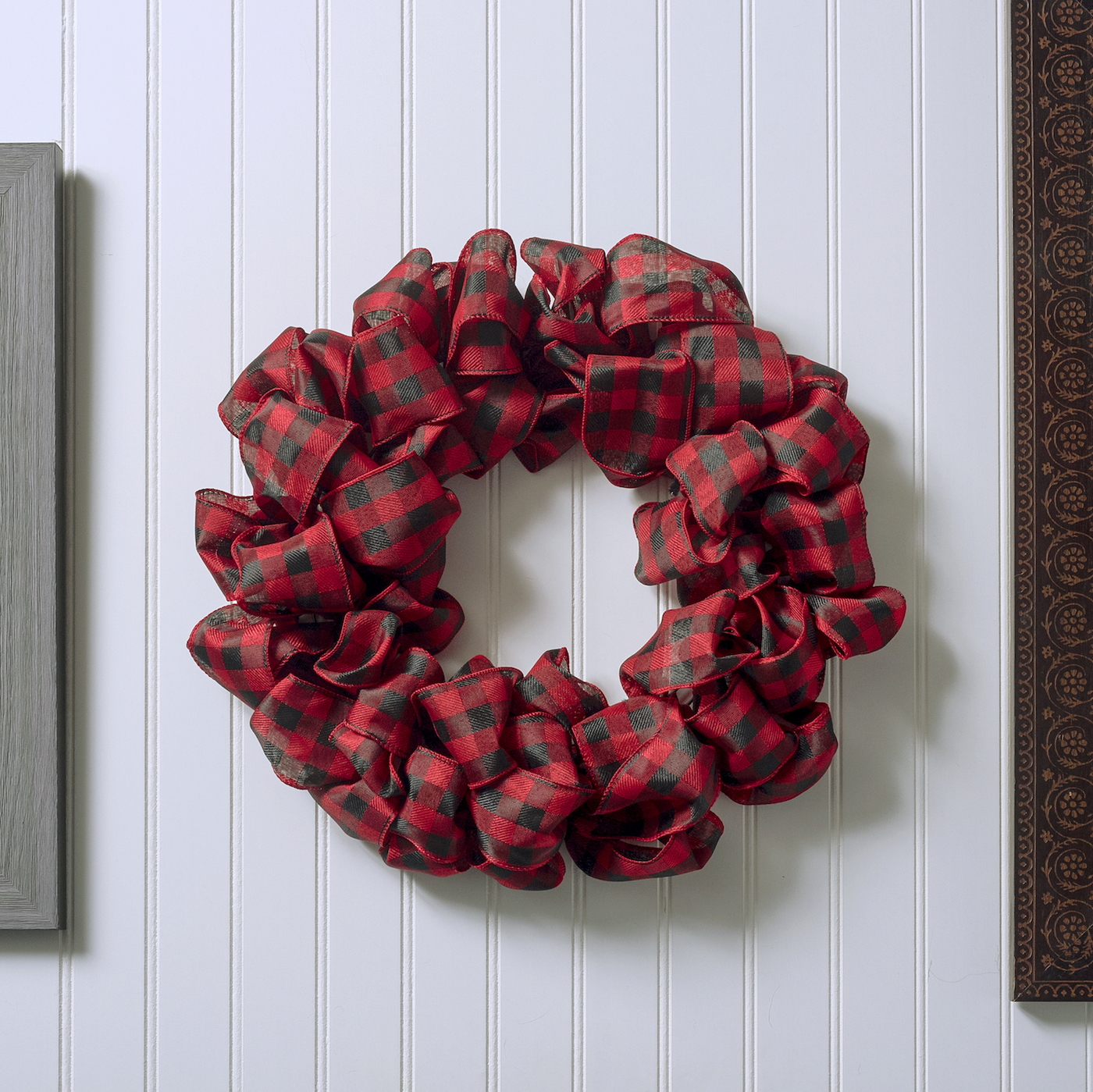 making a wreath with ribbon