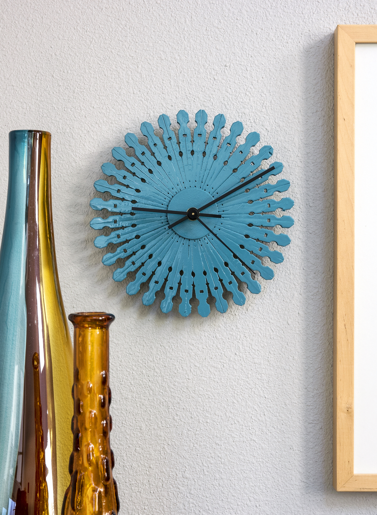 DIY clock made with clothespins